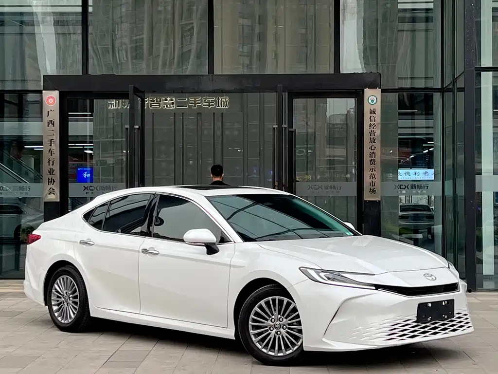 Toyota Camry — фото 3