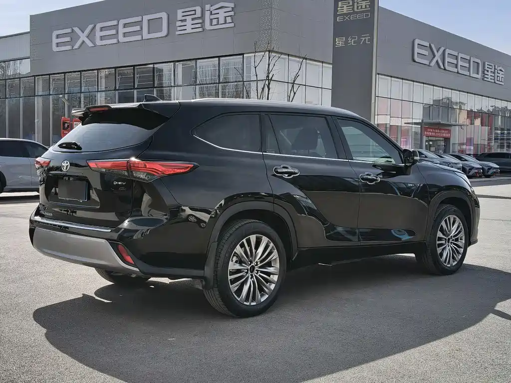 Toyota Highlander — фото 15