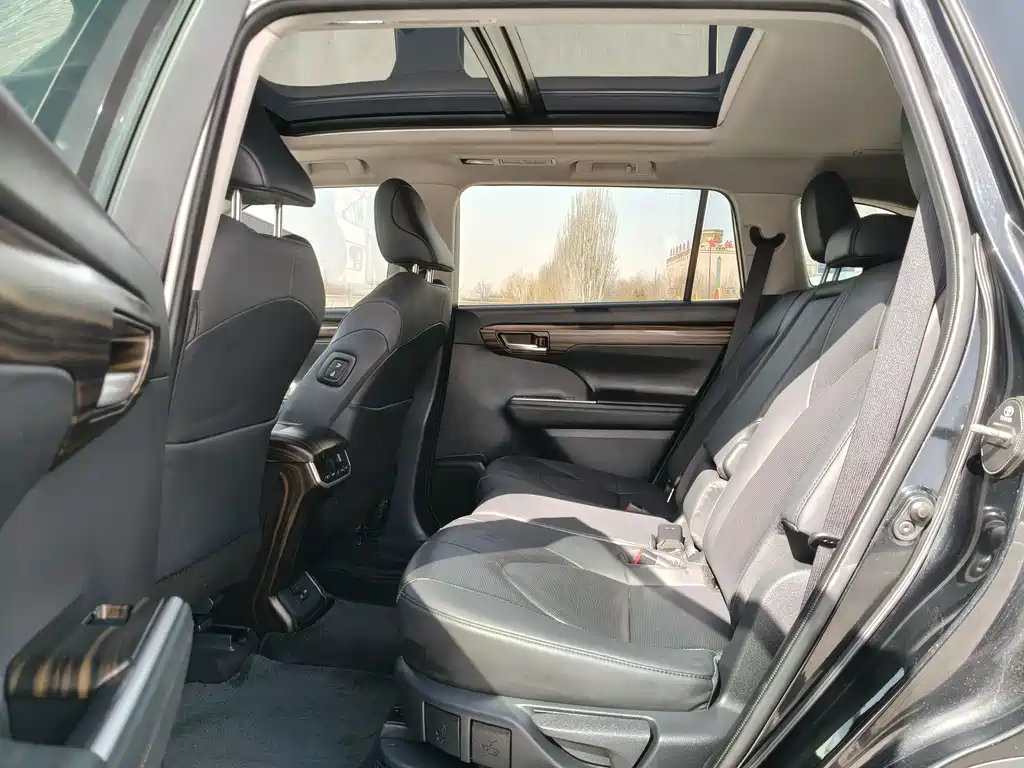 Toyota Highlander — фото 5