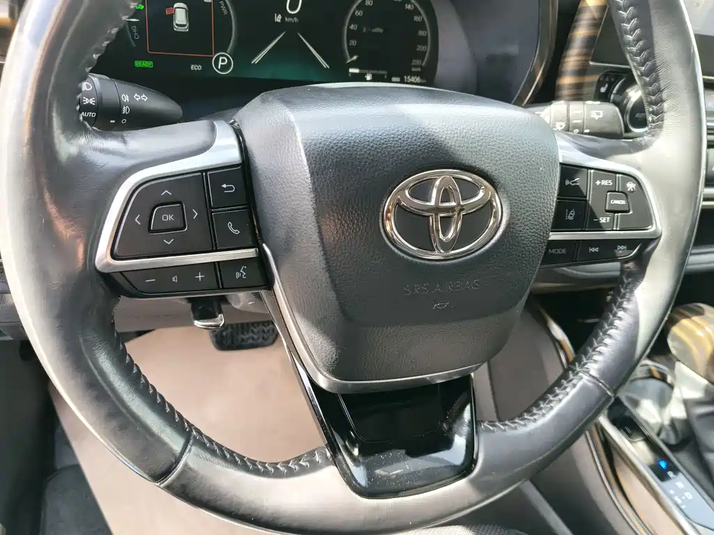 Toyota Highlander — фото 10