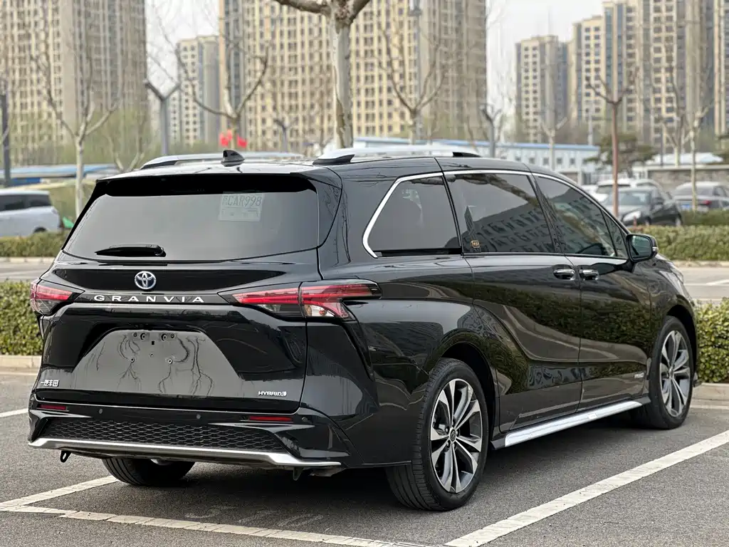 Toyota Granvia — фото 5
