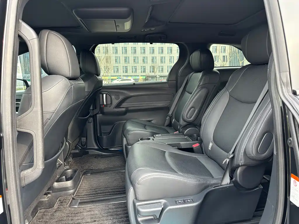 Toyota Granvia — фото 7