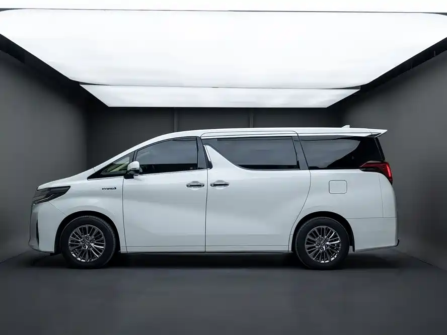 Toyota Alphard — фото 3