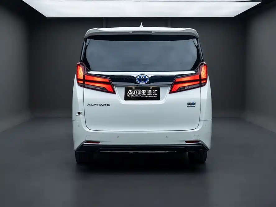Toyota Alphard — фото 4