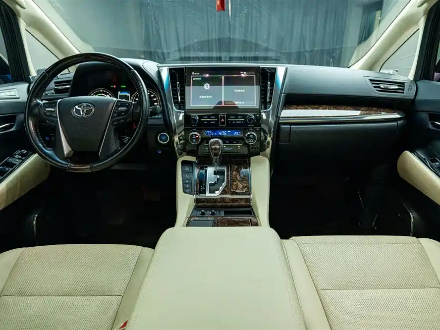 Toyota Alphard — фото 8