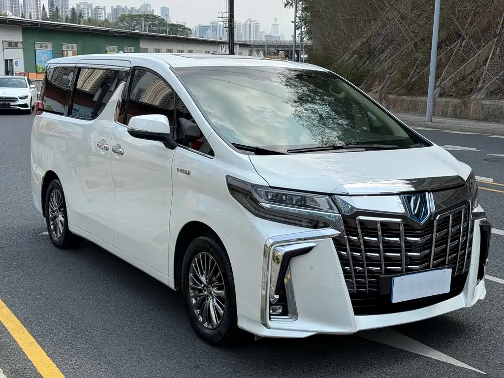 Toyota Alphard — фото 3