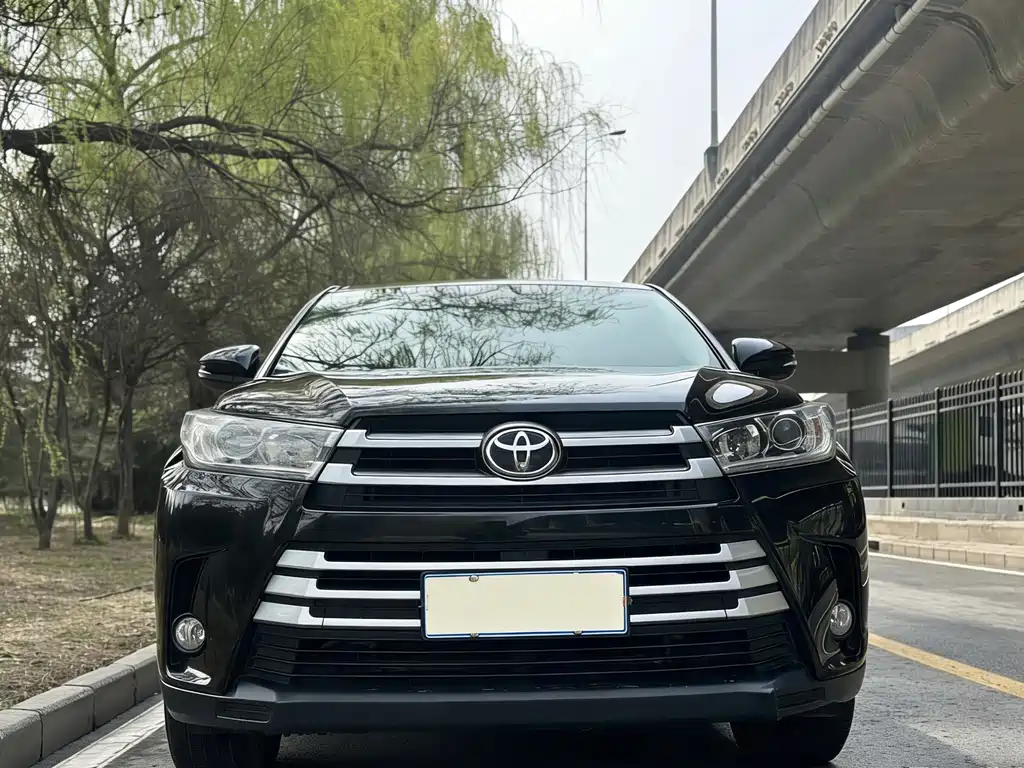 Toyota Highlander — фото 2