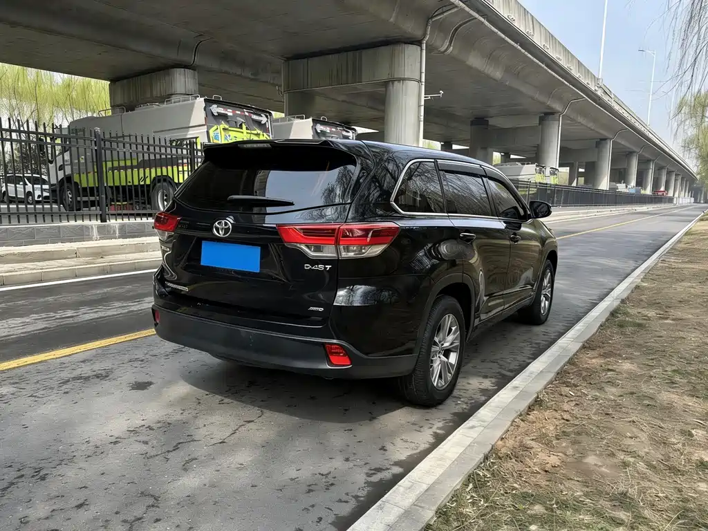 Toyota Highlander — фото 4