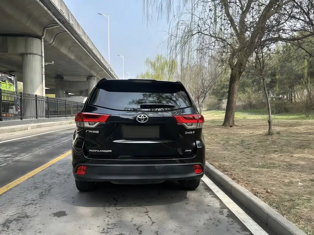 Toyota Highlander — фото 5