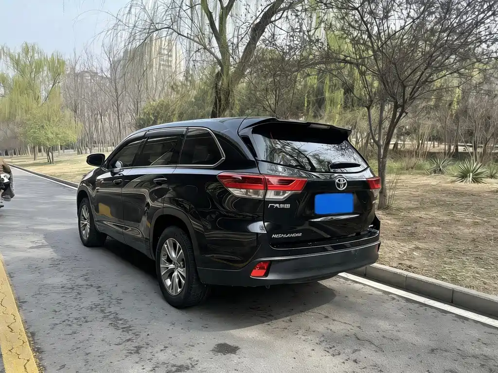 Toyota Highlander — фото 6