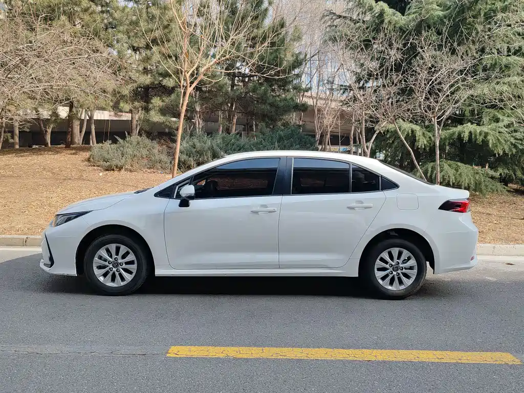 Toyota Corolla — фото 3