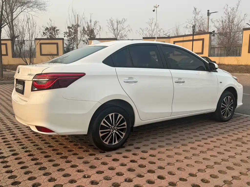 Toyota Vios — фото 7