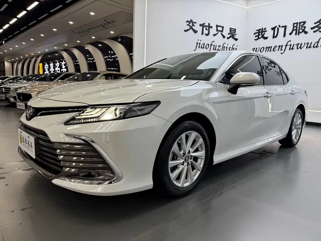 Toyota Camry — фото 3
