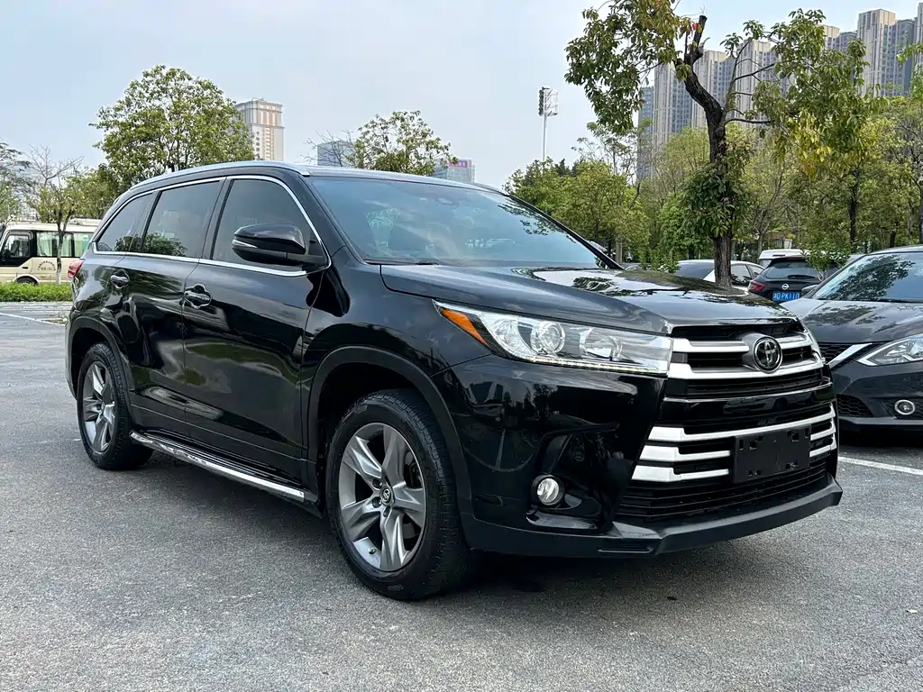 Toyota Highlander — фото 3