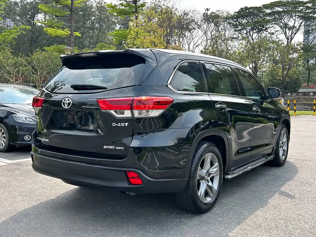 Toyota Highlander — фото 30