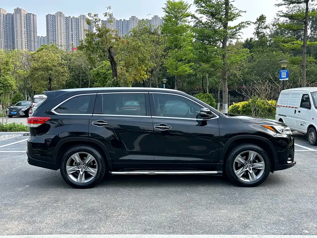 Toyota Highlander — фото 4