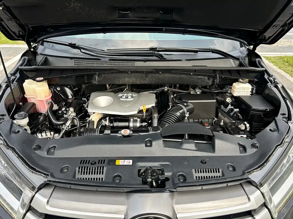 Toyota Highlander — фото 10