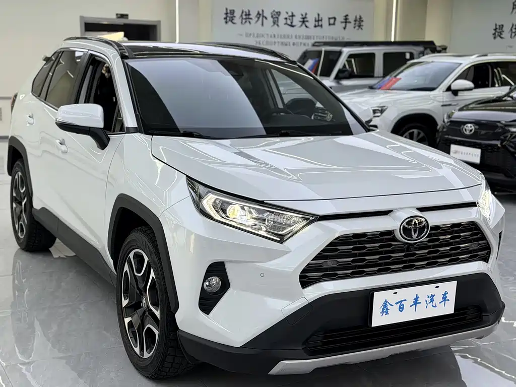 Toyota RAV4 — фото 3