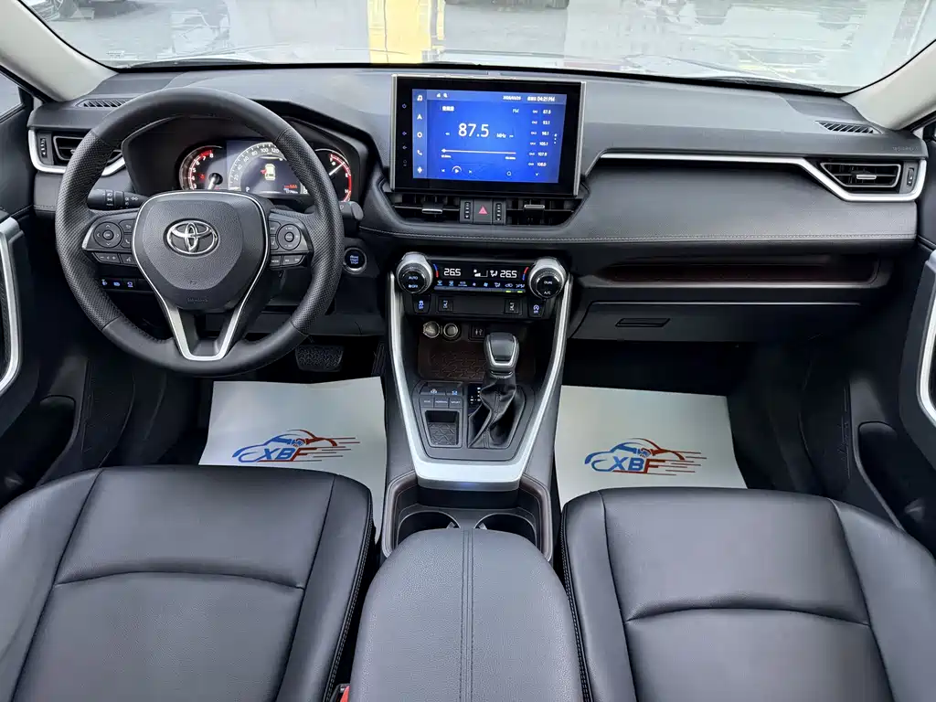Toyota RAV4 — фото 5