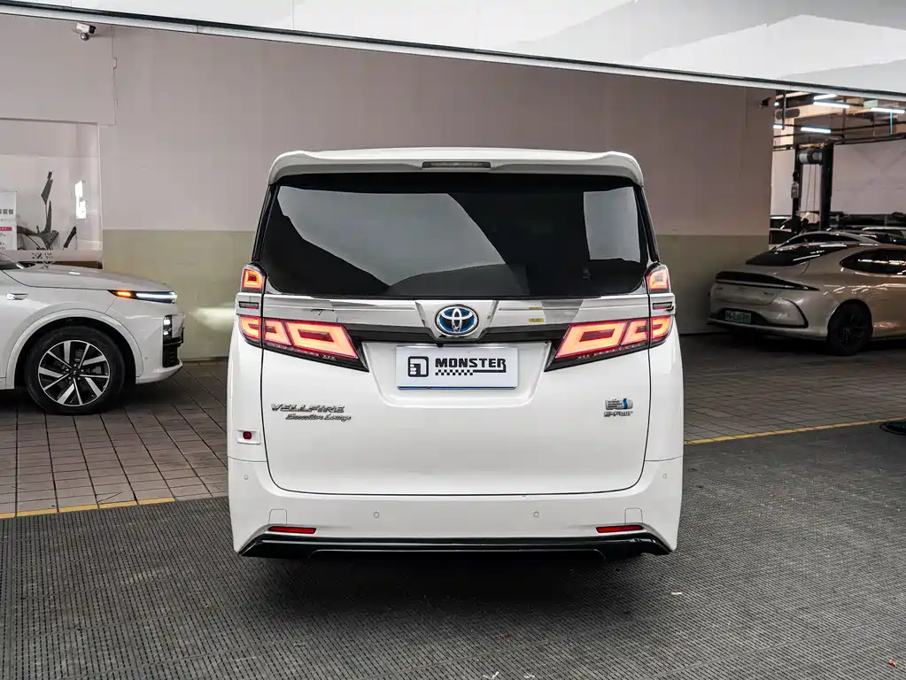 Toyota Vellfire — фото 5