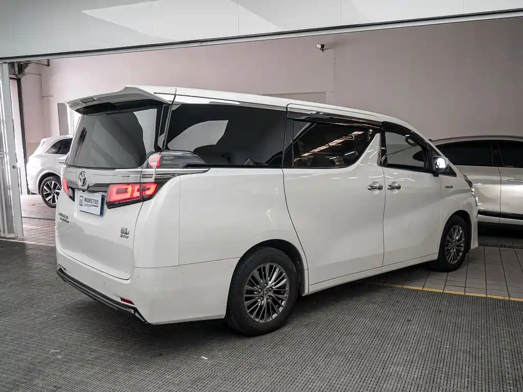 Toyota Vellfire — фото 6