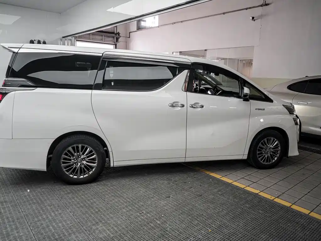 Toyota Vellfire — фото 7