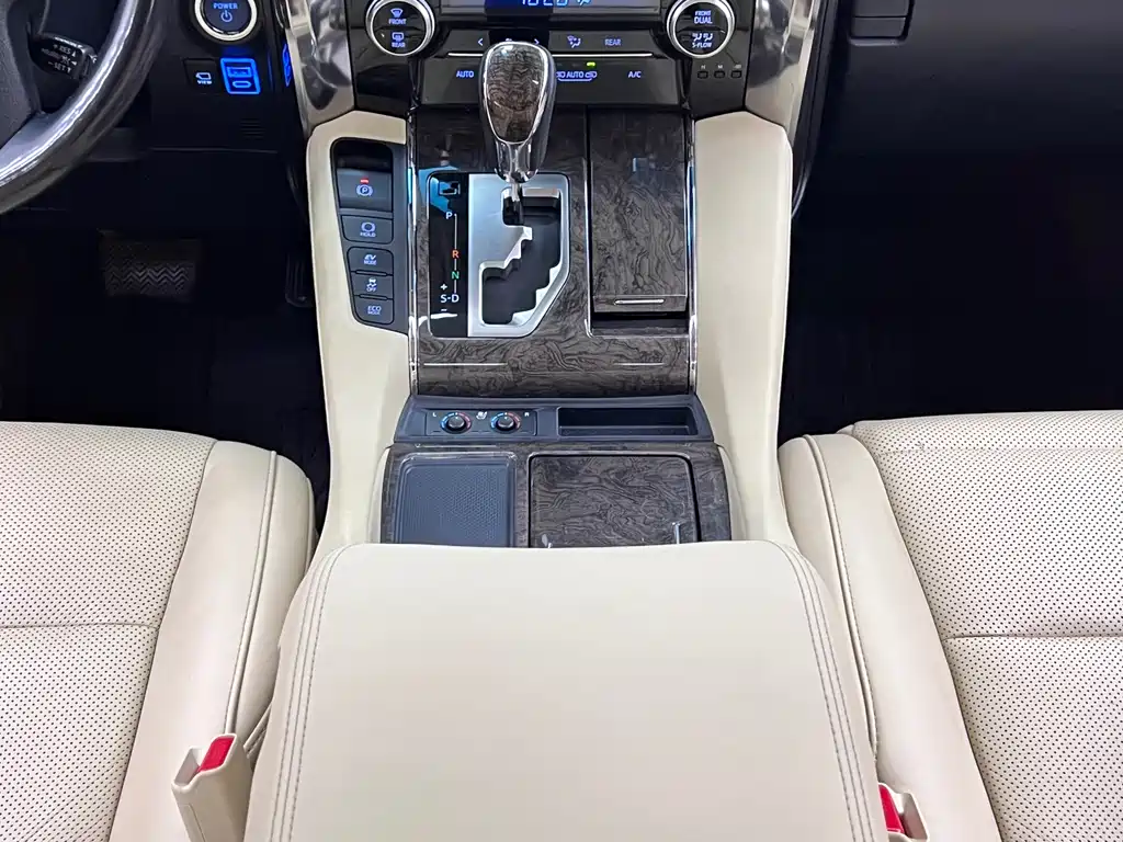 Toyota Vellfire — фото 29
