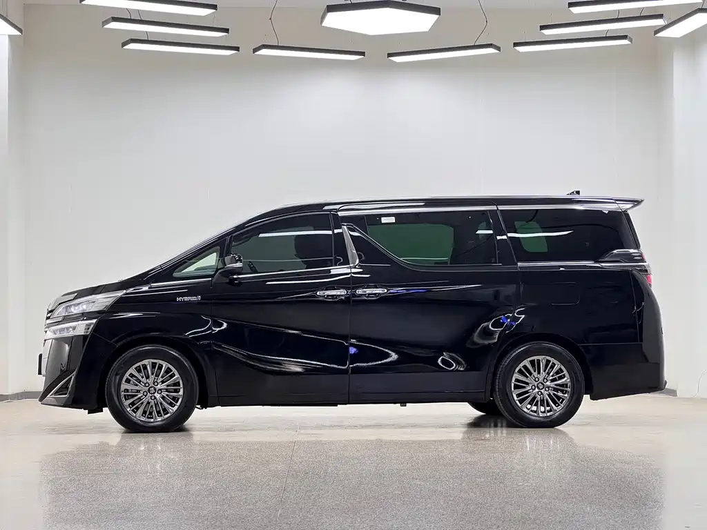 Toyota Vellfire — фото 4