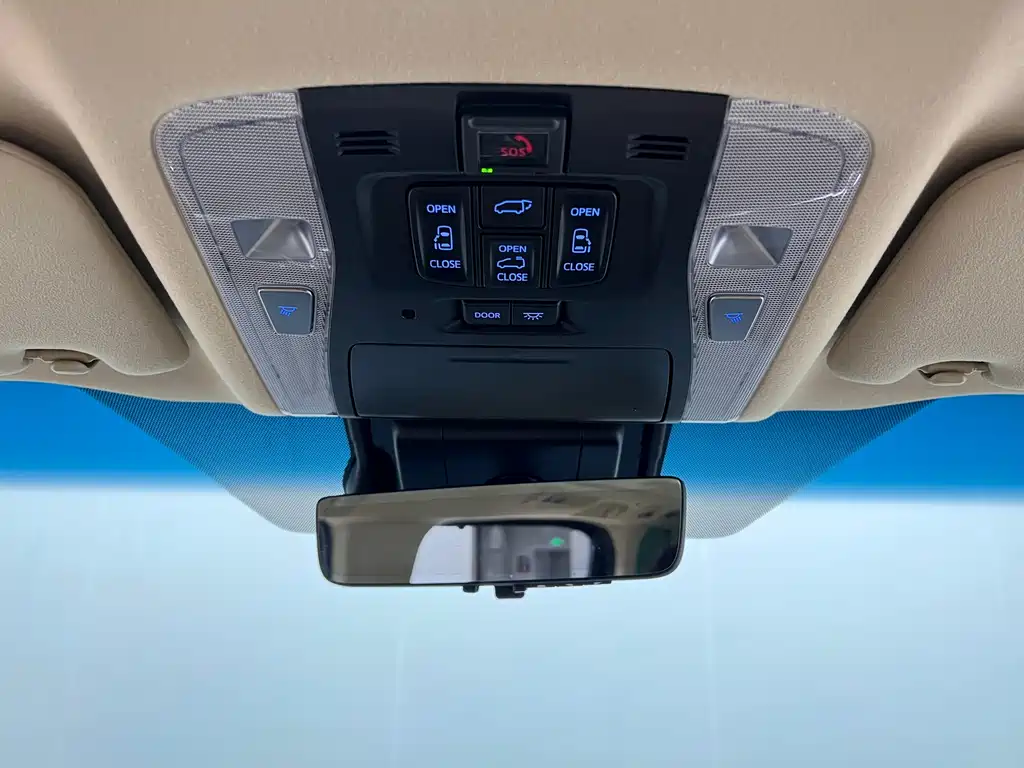 Toyota Vellfire — фото 31