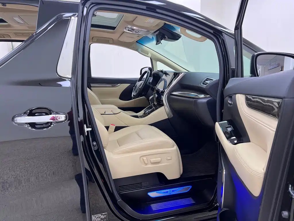Toyota Vellfire — фото 34