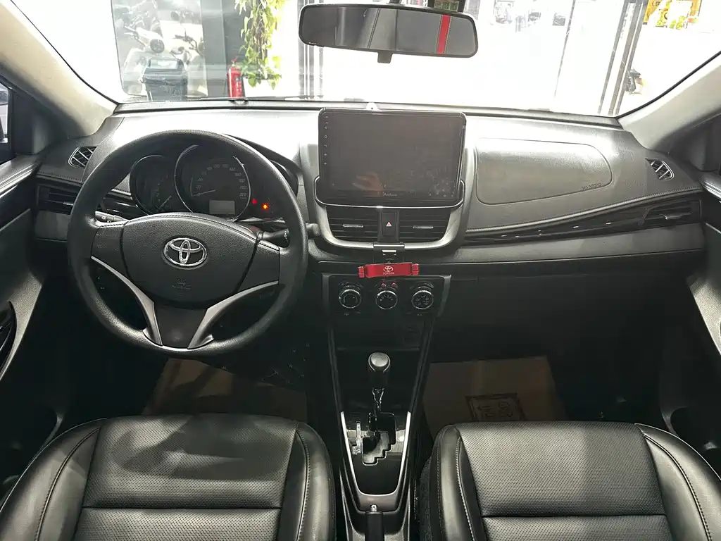 Toyota Yaris L — фото 8
