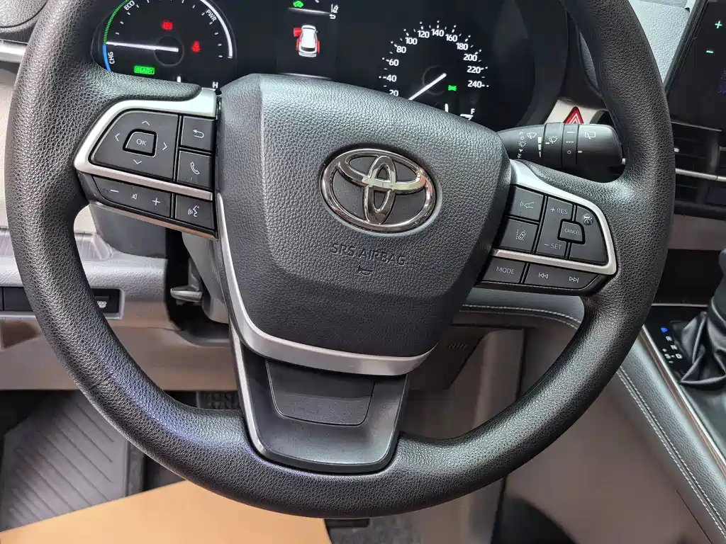 Toyota Sienna — фото 23