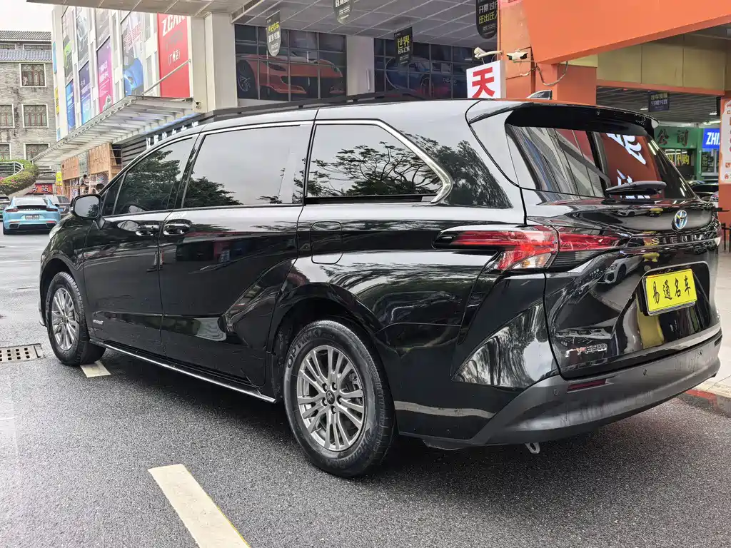 Toyota Sienna — фото 9
