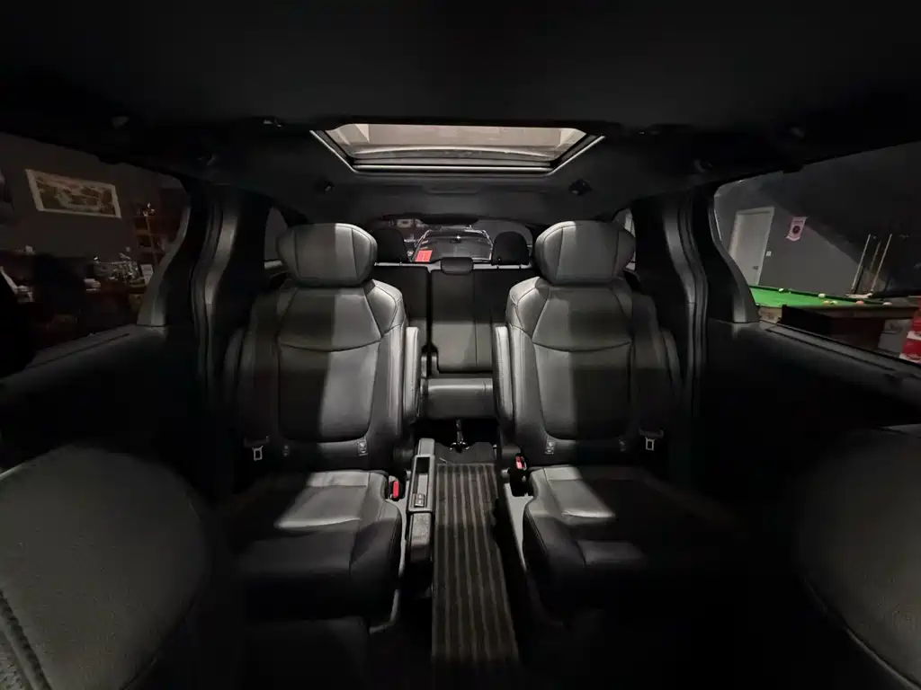 Toyota Granvia — фото 9