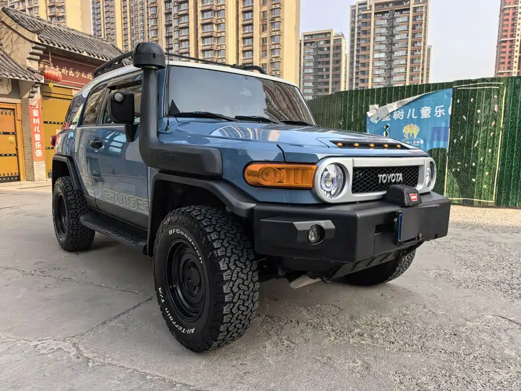 Toyota FJ Cruiser — фото 3
