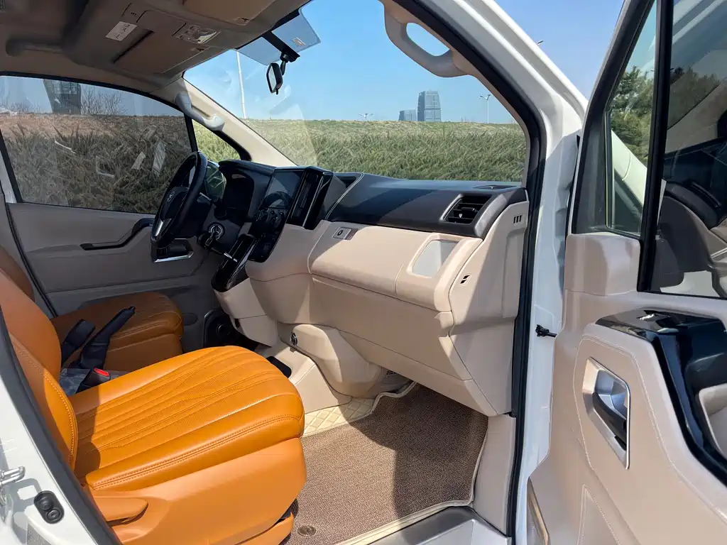 Toyota Hiace — фото 6