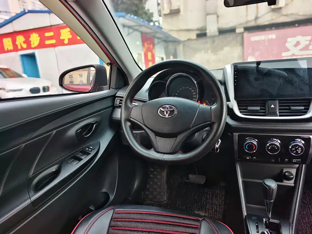 Toyota Yaris L — фото 8