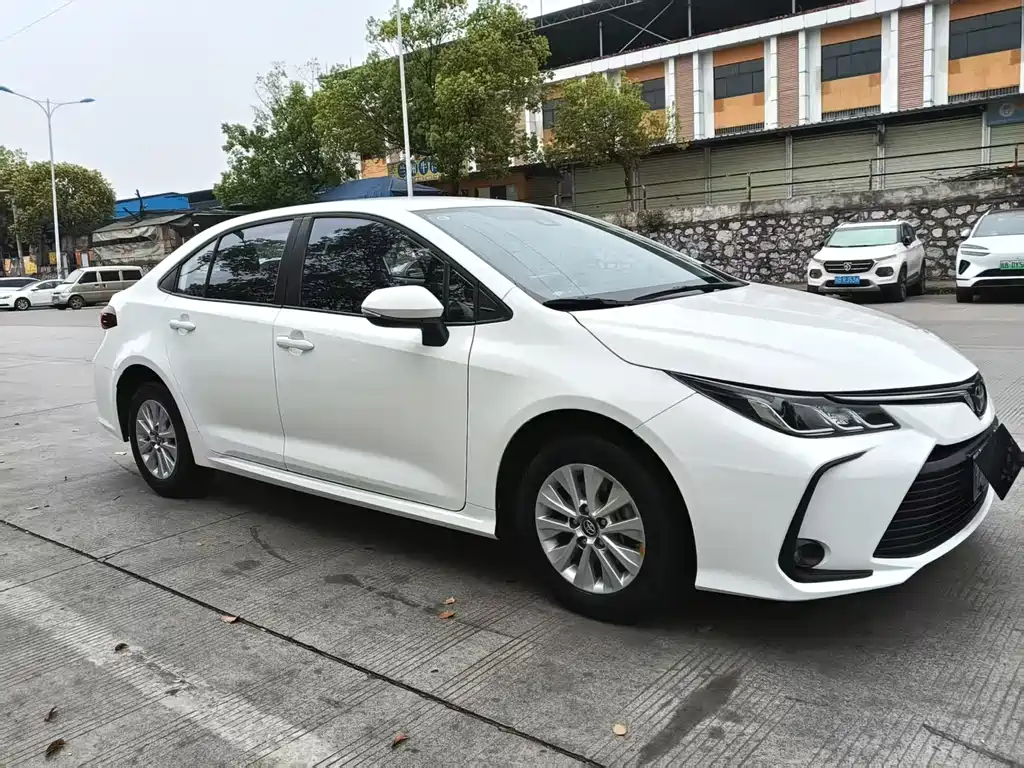 Toyota Corolla — фото 3