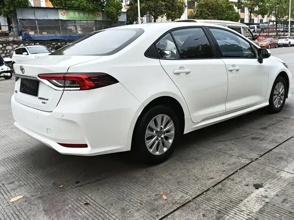 Toyota Corolla — фото 9
