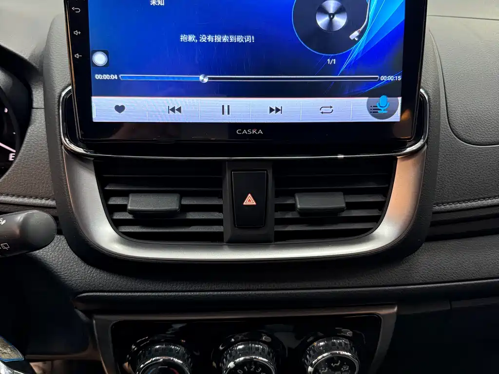 Toyota Yaris L — фото 13