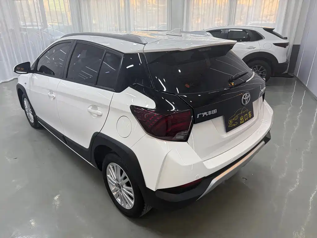 Toyota Yaris L — фото 3