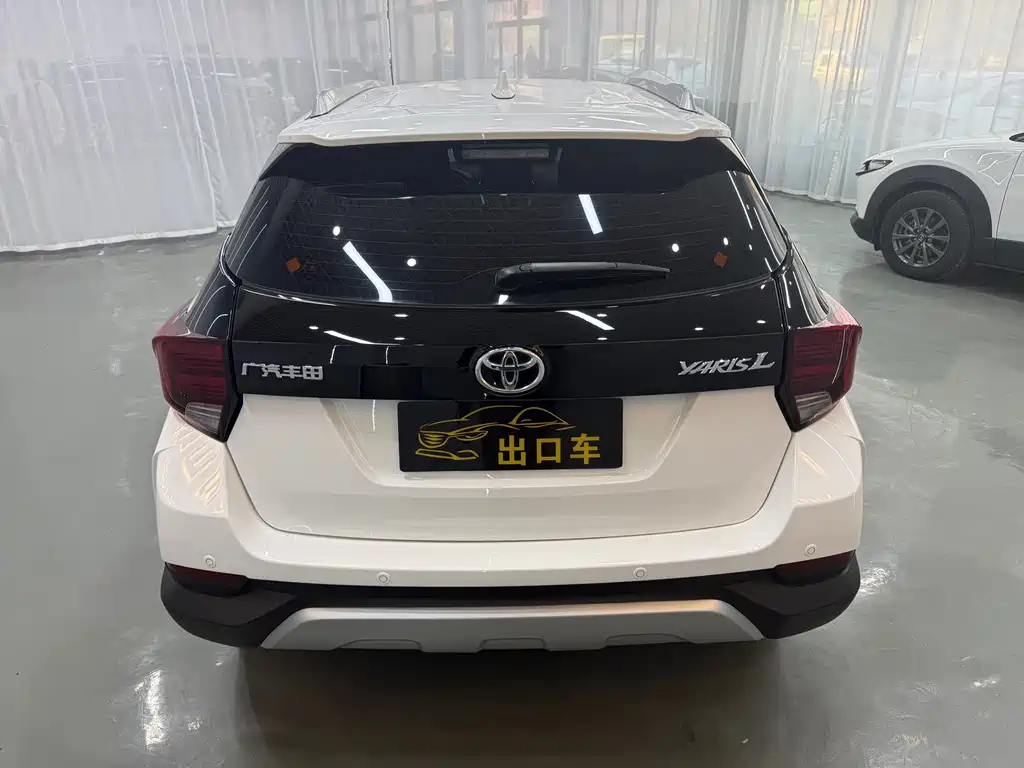 Toyota Yaris L — фото 4