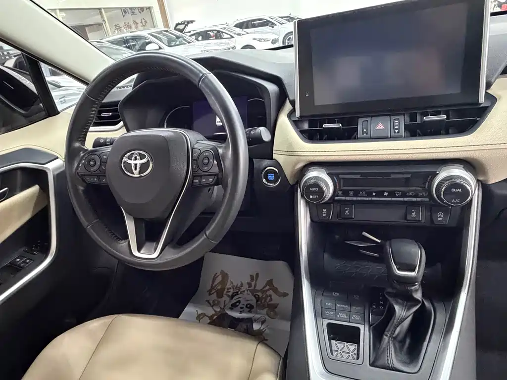 Toyota RAV4 — фото 18