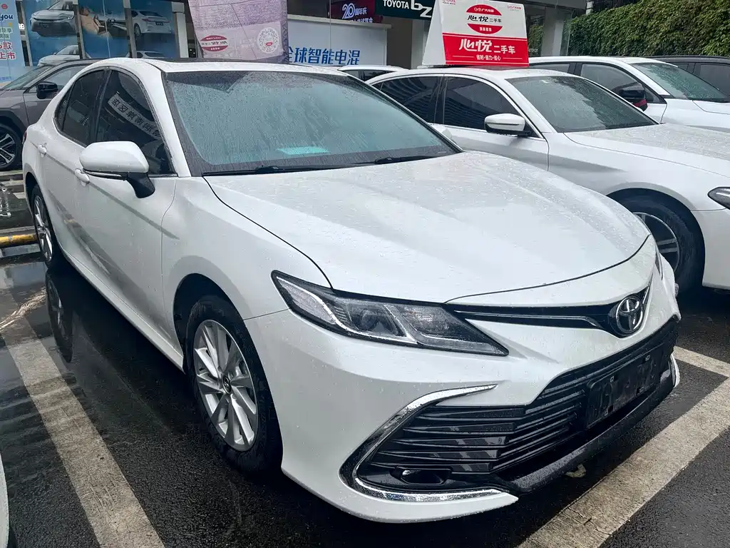 Toyota Camry — фото 3
