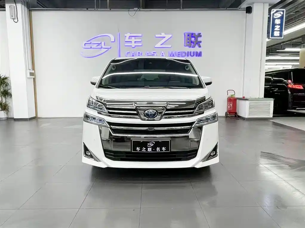 Toyota Vellfire — фото 2