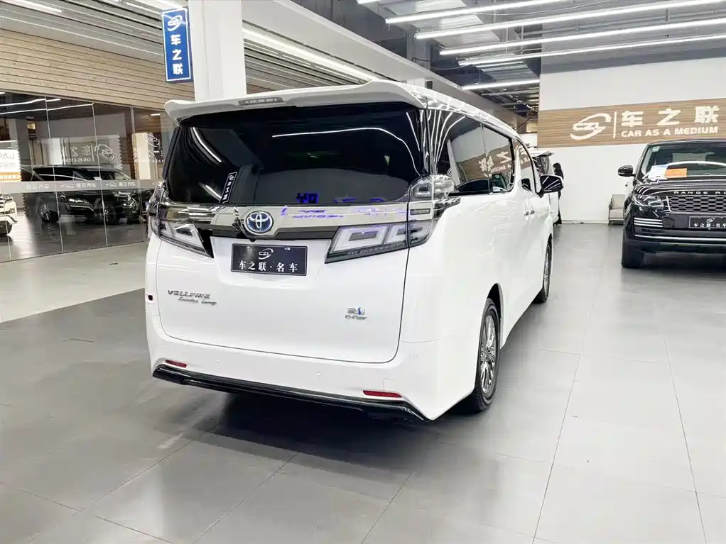 Toyota Vellfire — фото 4