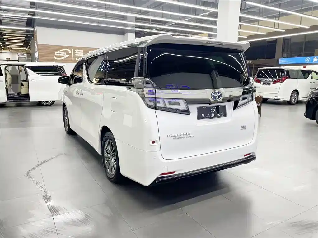 Toyota Vellfire — фото 6