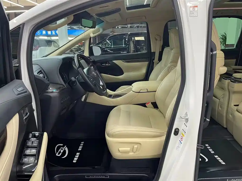 Toyota Vellfire — фото 8