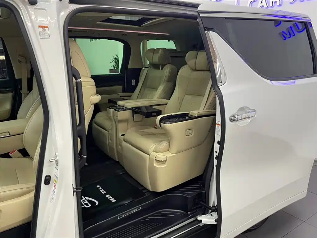 Toyota Vellfire — фото 9