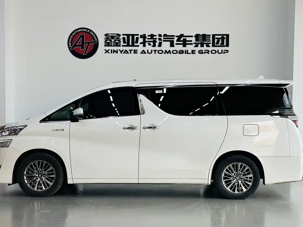 Toyota Vellfire — фото 3
